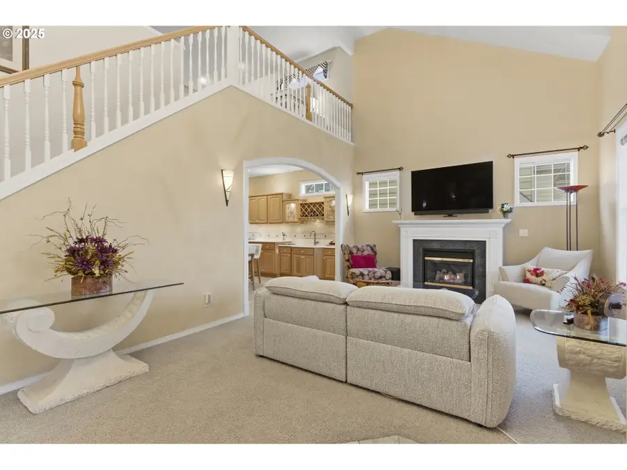 158 SW 105th Ter, Portland, OR 97225 - #3