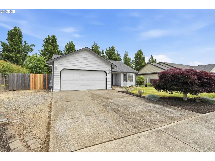 1287 Bernard St, Woodburn, OR 97071 - #3