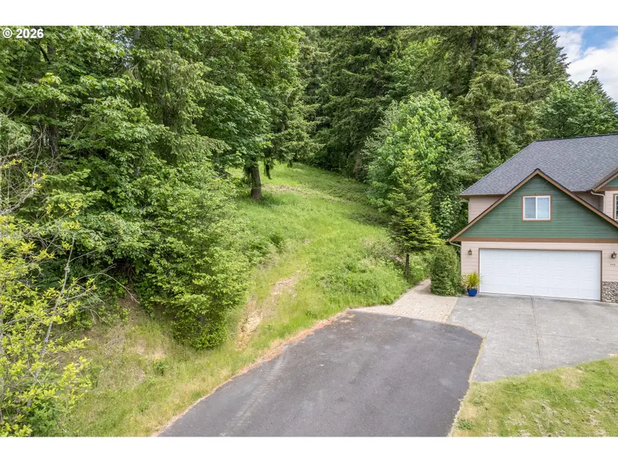 945 Edinburgh Ct, Kelso, WA 98626 - #2