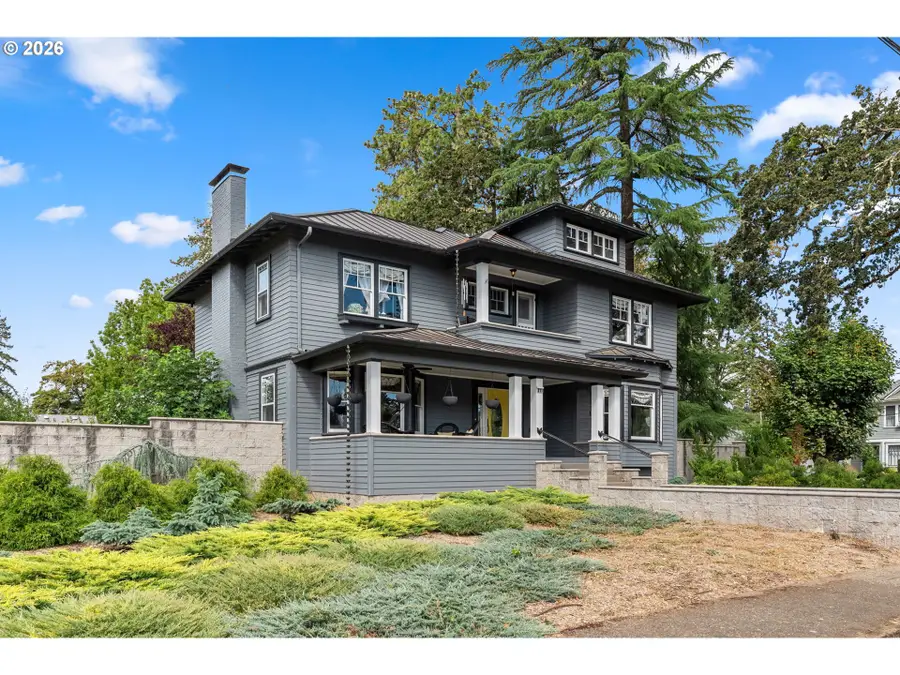 211 S 3rd St, Cottage Grove, OR 97424 - #2
