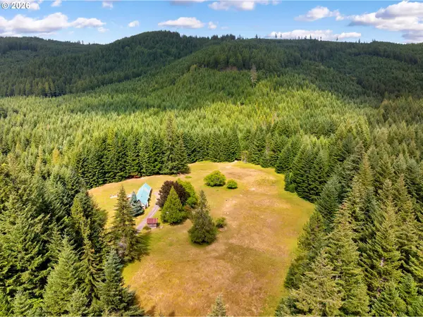 211 Young Rd, Bingen, WA 98605
