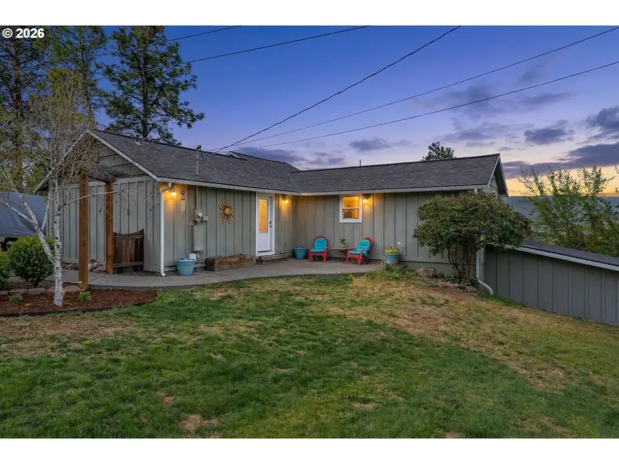 410 E 15th Pl, The Dalles, OR 97058 - #2