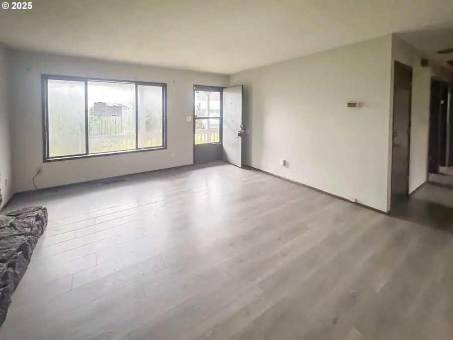 16830 SE Rhine St, Portland, OR 97236 - Image #2