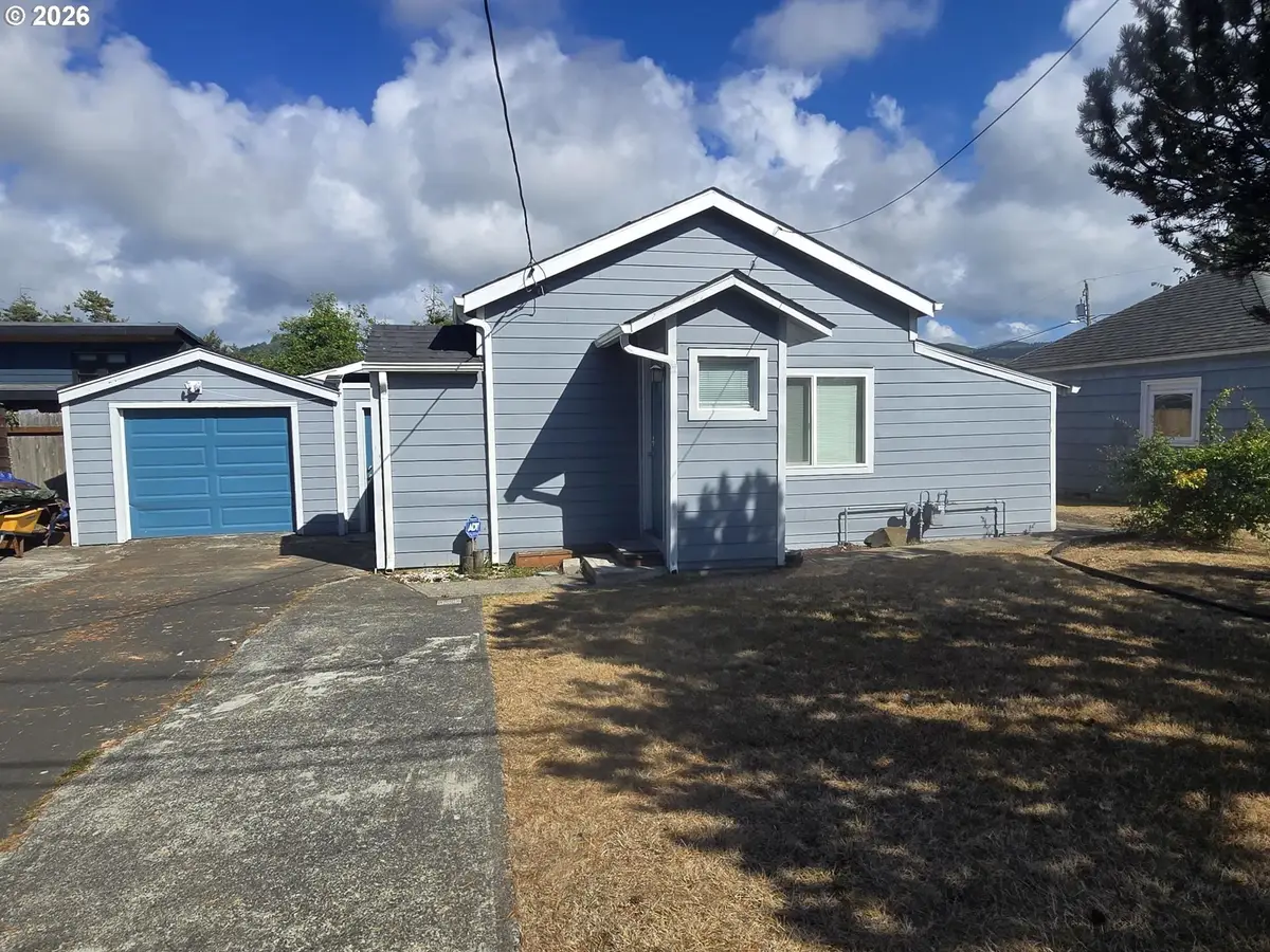 425 S Lincoln St, Seaside, OR 97138 - #1