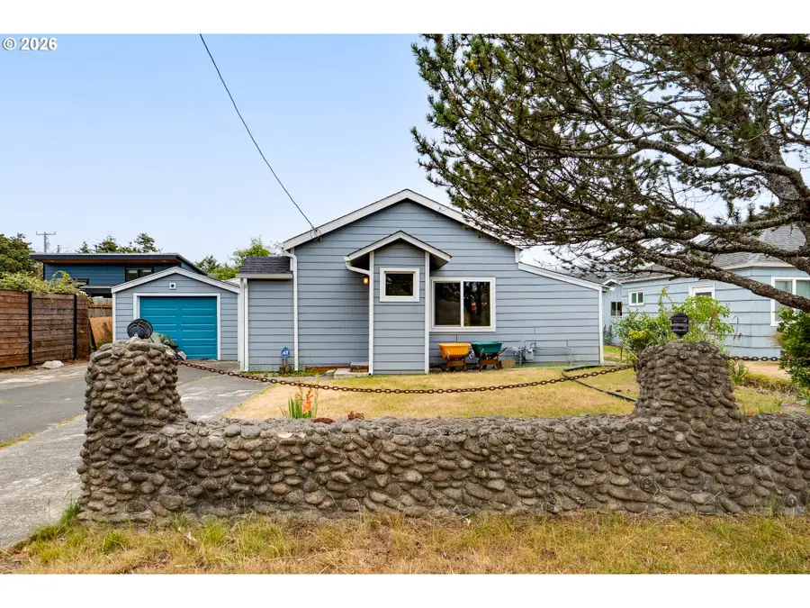 425 S Lincoln St, Seaside, OR 97138 - #2
