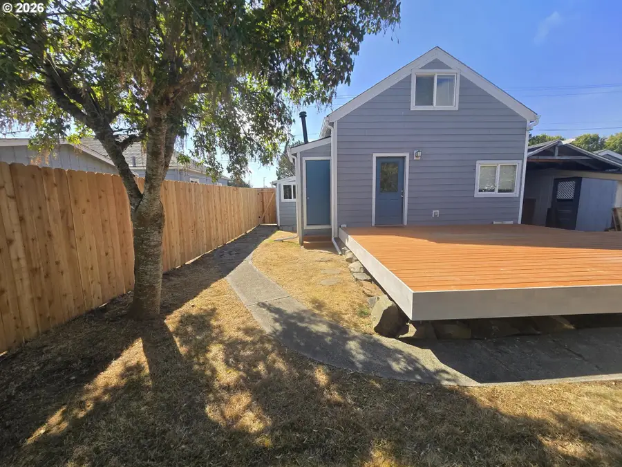 425 S Lincoln St, Seaside, OR 97138 - #3