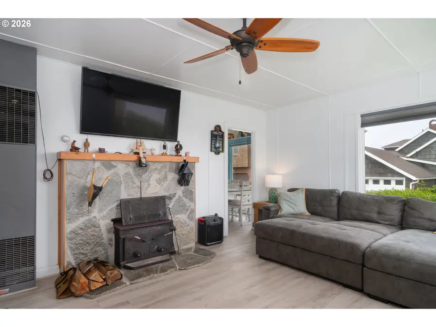 1509 NW 39th St, Lincoln City, OR 97367 - #2