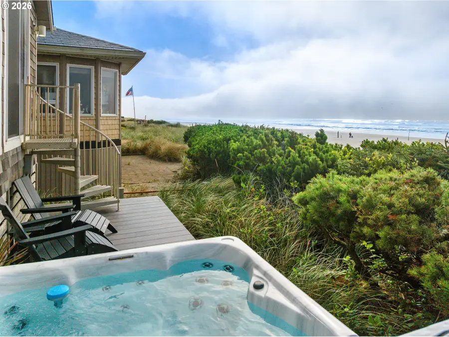 1227 N Pacific Ln, Rockaway Beach, OR 97136 - #3