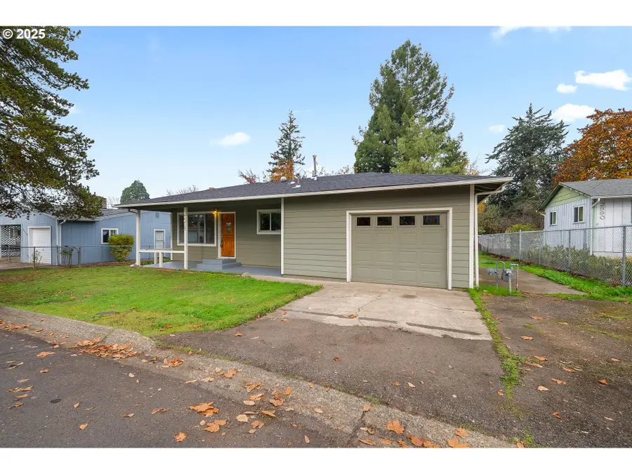 3018 W Filbert Ave, Roseburg, OR 97471 - Image #2