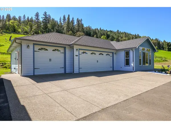 384 Ladybug Ln, Roseburg, OR 97470