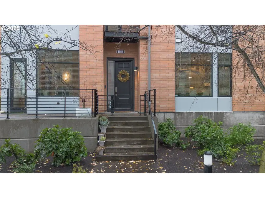 1684 NW Riverscape St, Portland, OR 97209 - Image #2