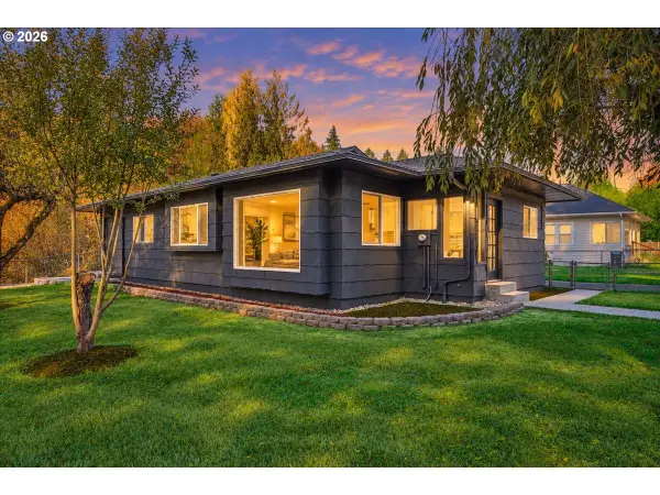 418 SW Canyon Loop, Winlock, WA 98596