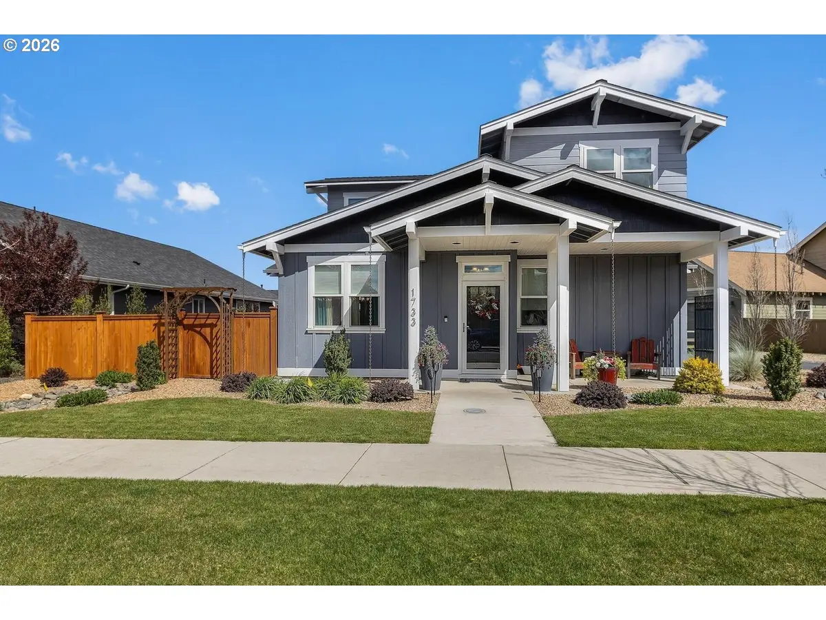 1733 NW Hemlock Ave, Redmond, OR 97756 - #1