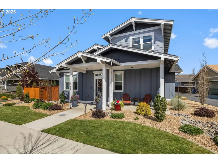 1733 NW Hemlock Ave, Redmond, OR 97756 - #2