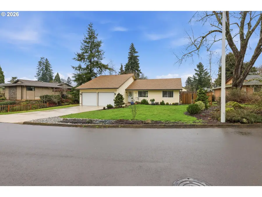939 Hazelwood Dr, Oregon City, OR 97045 - #3
