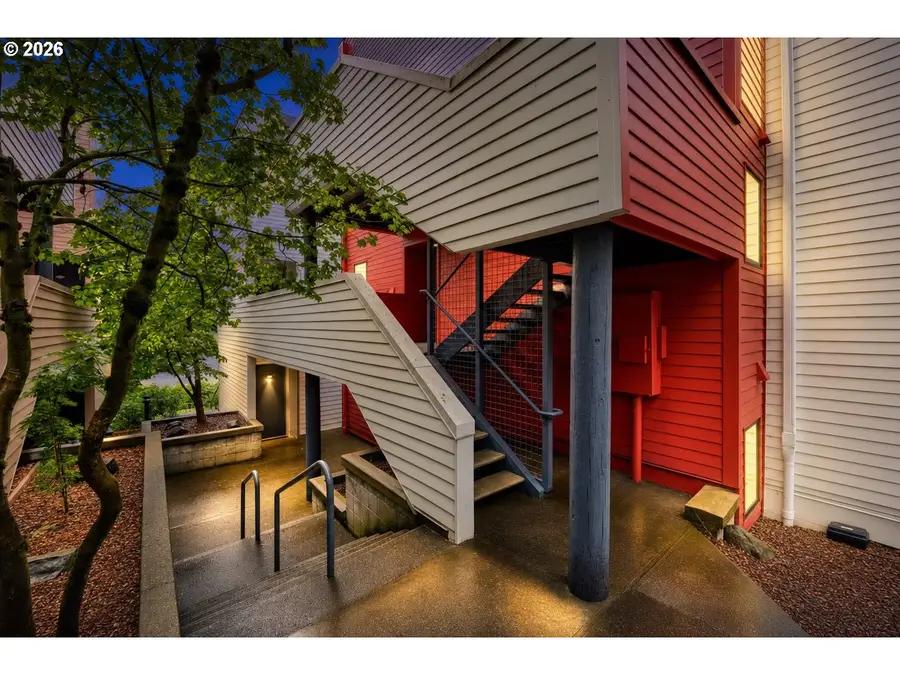 910 NW Naito Pkwy #i-4, Portland, OR 97209 - #3