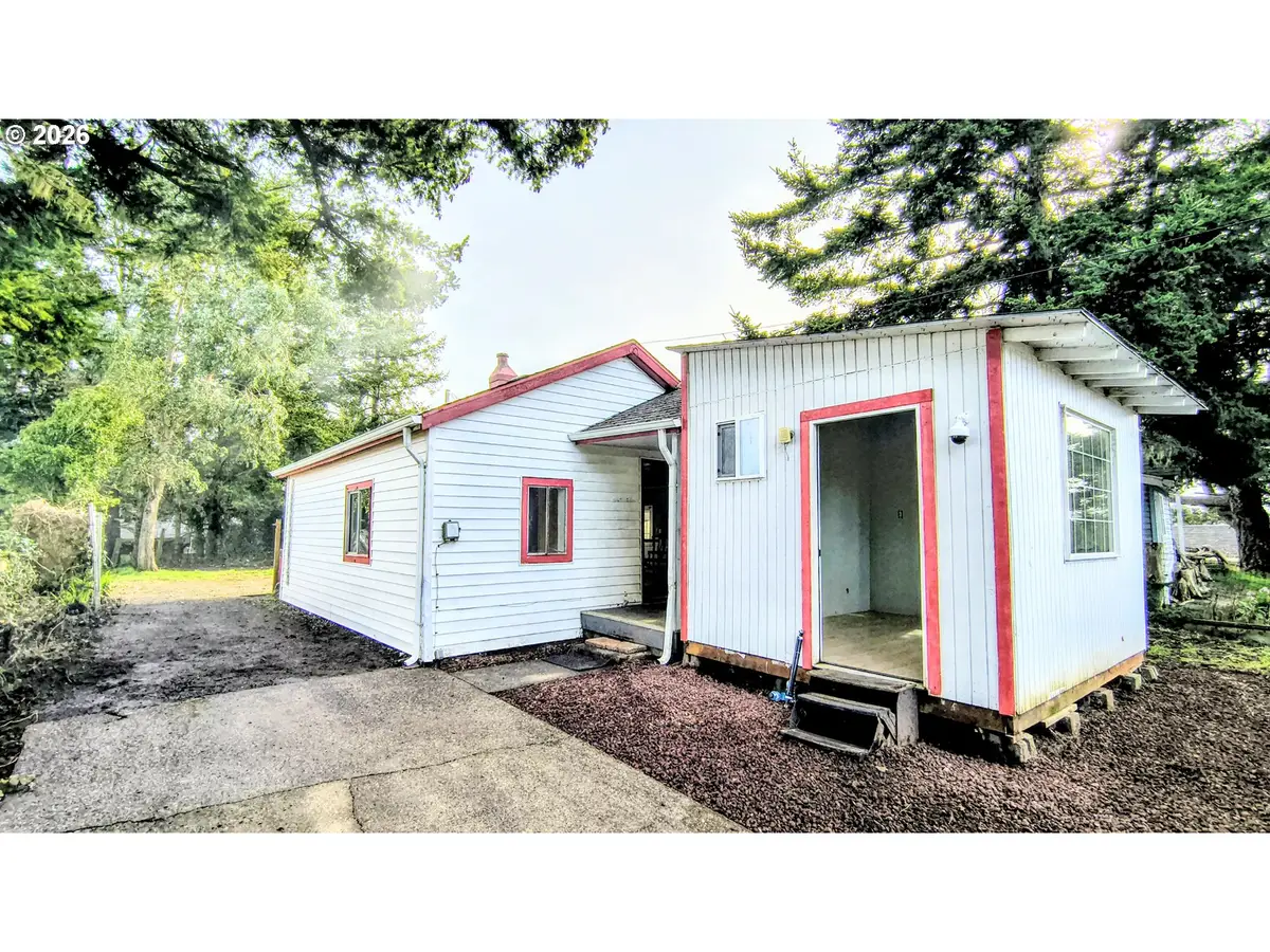 319 N Wall St, Coos Bay, OR 97420 - Image #1