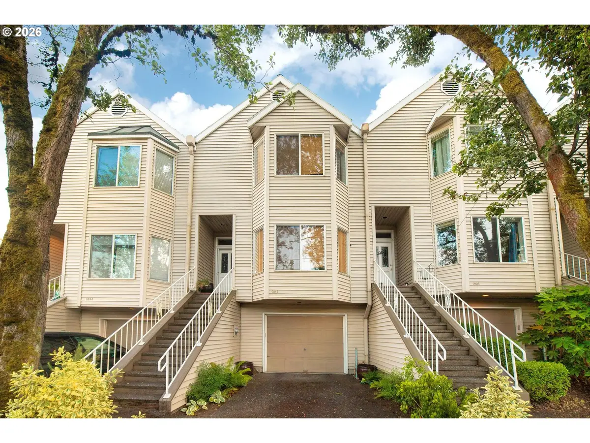 242 S Sweeney St, Portland, OR 97239 - #1