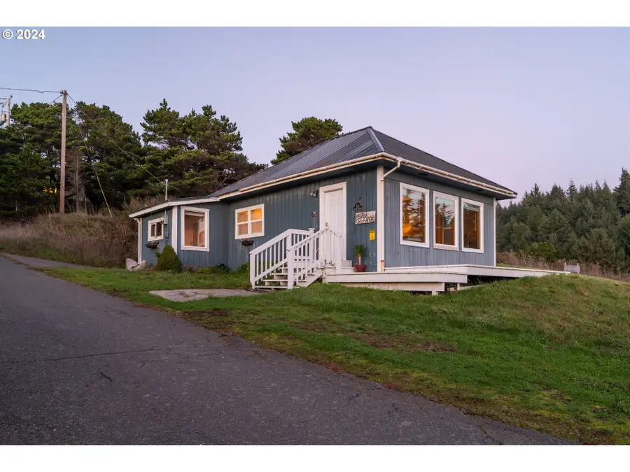 610 Deady St, Port Orford, OR 97465 - #2