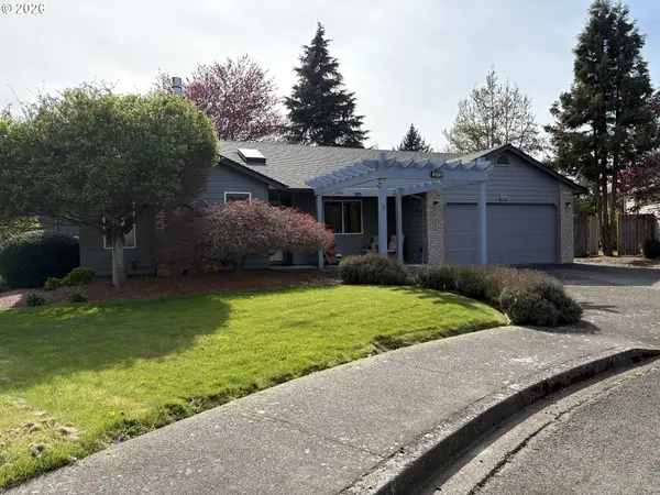 375 SW Huckleberry Ct, McMinnville, OR 97128