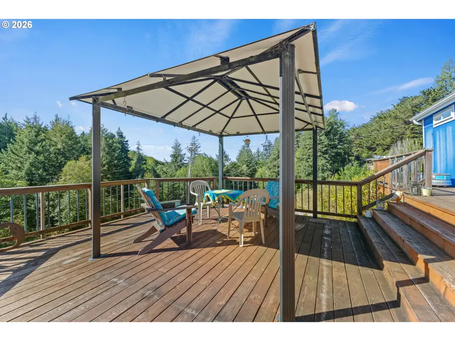 502 SE Johnson St, Coquille, OR 97423 - #3