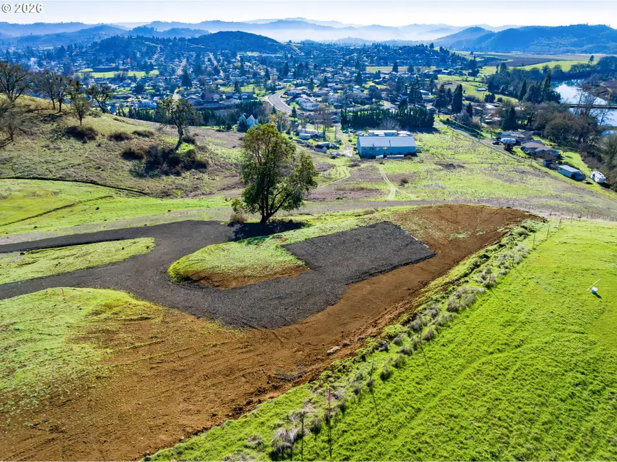 02 Palmdale Ave, Roseburg, OR 97471 - Image #2