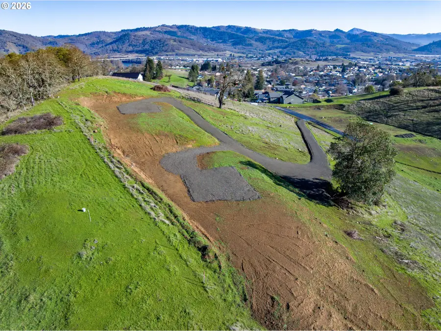 02 Palmdale Ave, Roseburg, OR 97471 - Image #3