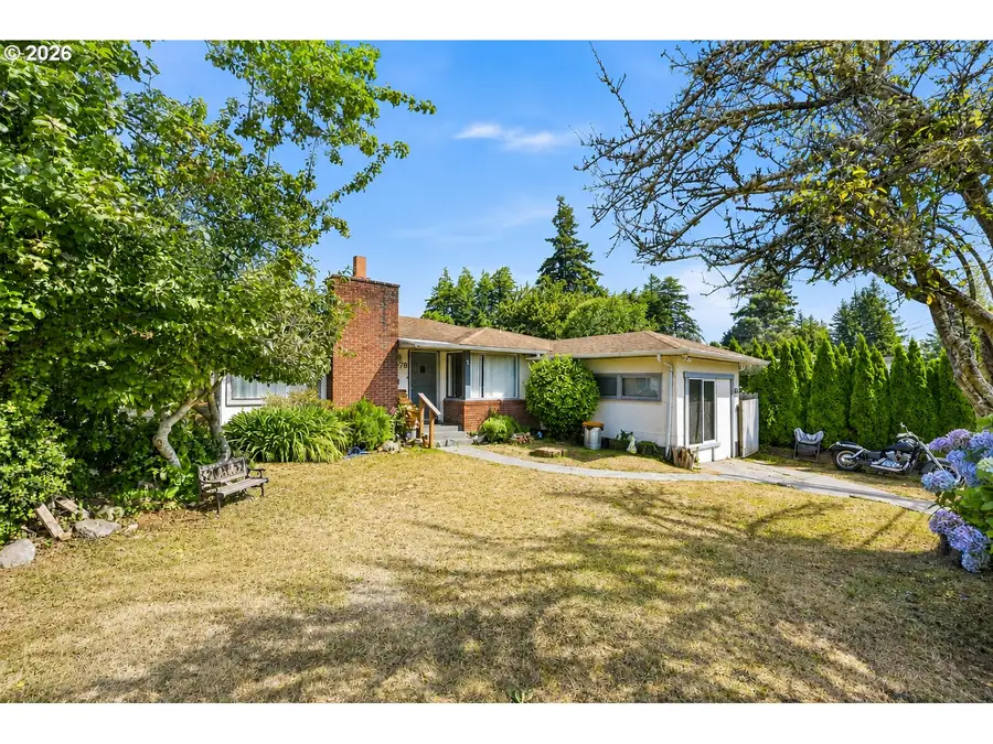 1478 Myrtle Ave, Coos Bay, OR 97420 - #2