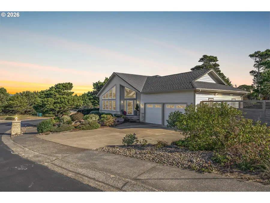 101 Shoreline Dr, Florence, OR 97439 - #2