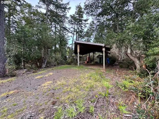 223 Azalea St, Florence, OR 97439 - #2