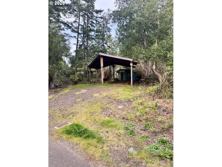 223 Azalea St, Florence, OR 97439 - #3