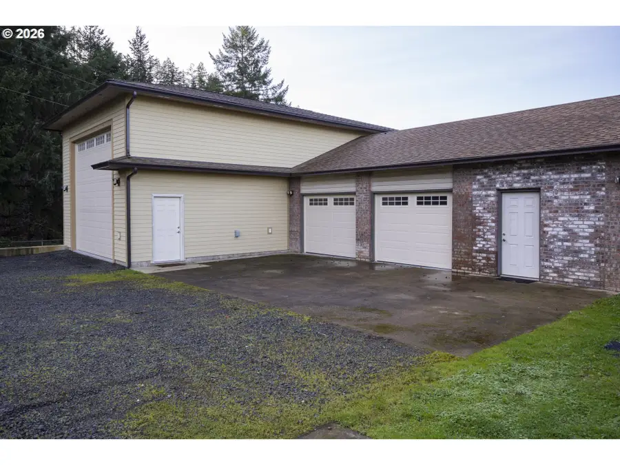 4055 Henderer Rd, Elkton, OR 97436 - Image #2