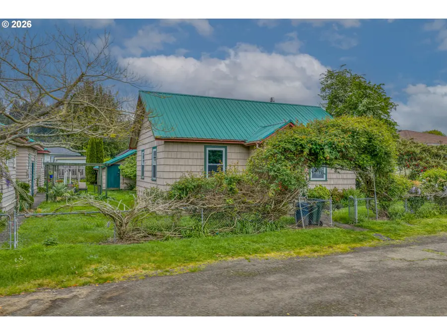 1170 N Baxter St, Coquille, OR 97423 - #3