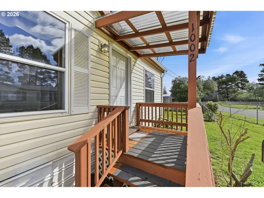 1002 Bowron Rd, Lakeside, OR 97449 - #3