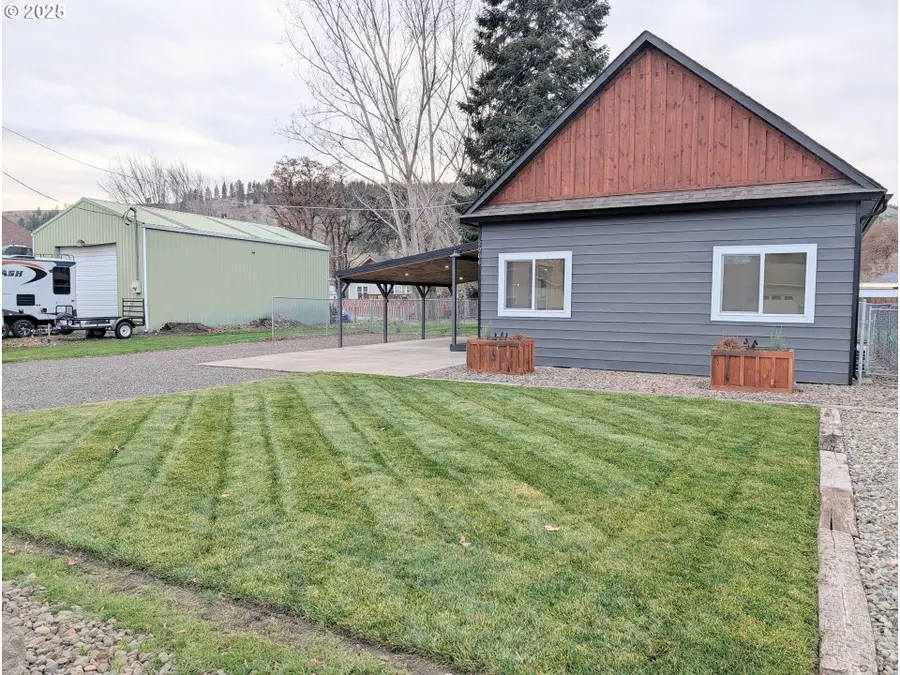 2906 N Oak St, La Grande, OR 97850 - Image #2