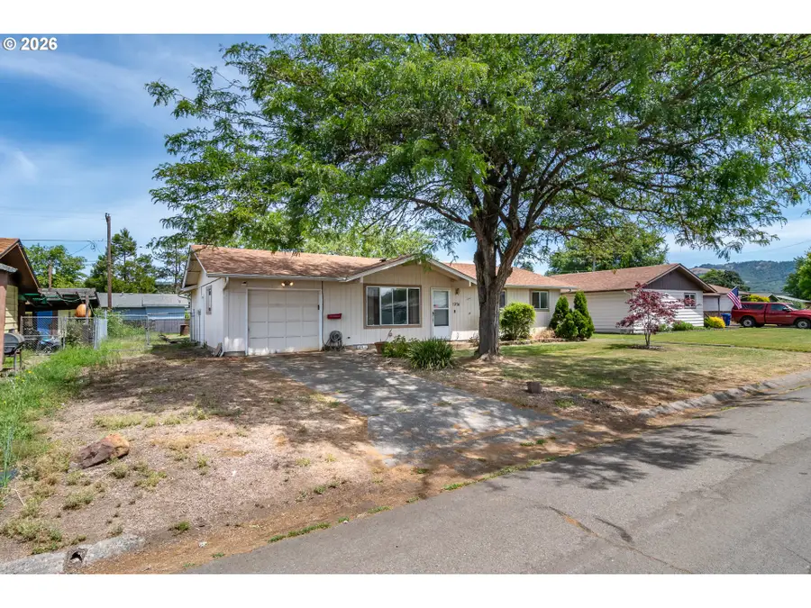 1976 Burdette Dr, Roseburg, OR 97471 - #3