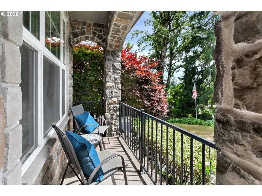 2613 Beacon Hill Dr, West Linn, OR 97068 - #3