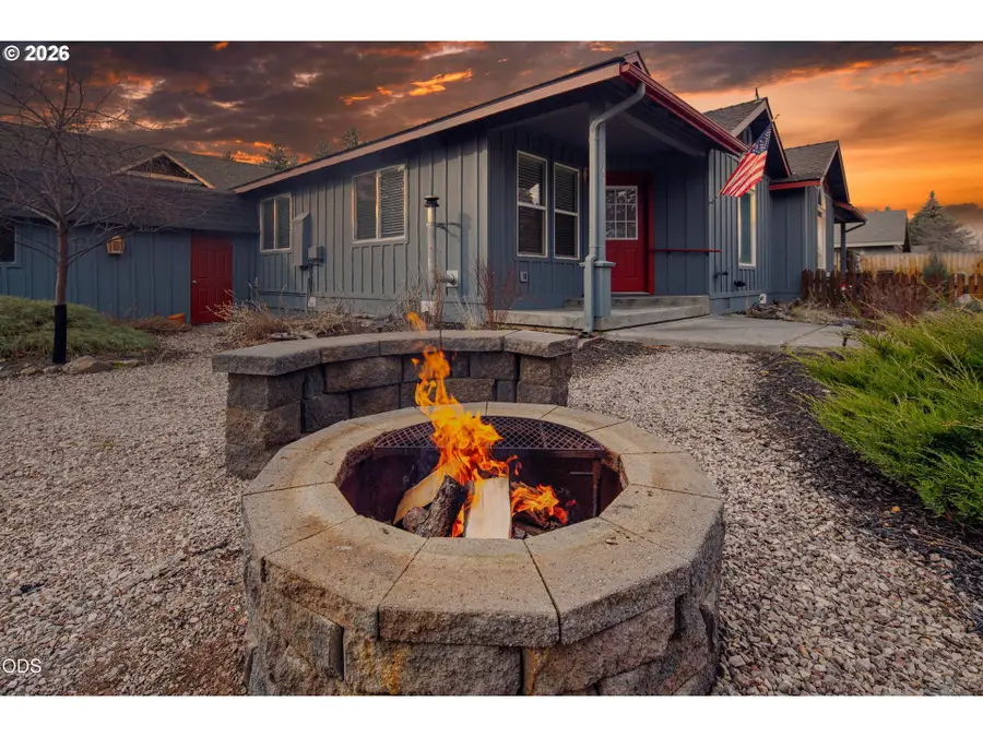 747 E Black Butte Ave, Sisters, OR 97759 - #3