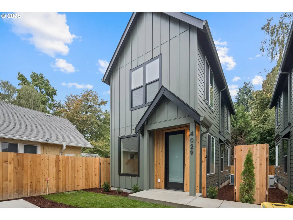 4031 SE Tibbetts St, Portland, OR 97202 - Image #1