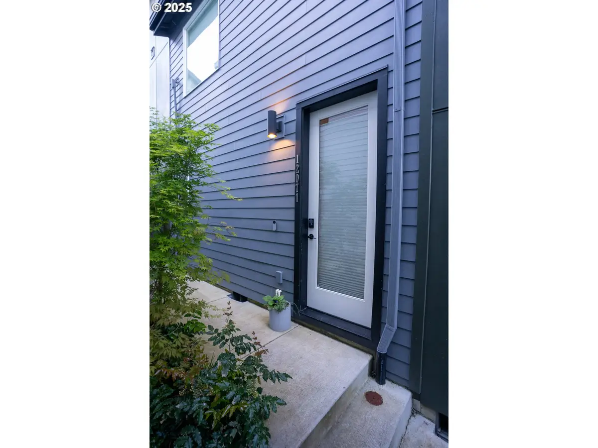 12071 SE Oak St #12, Portland, OR 97216 - Image #1