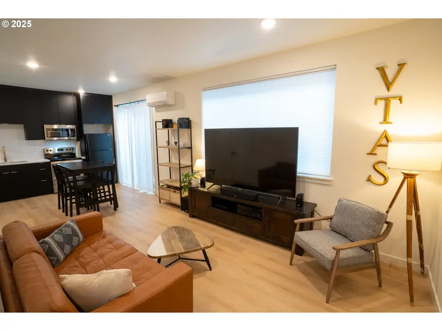 12071 SE Oak St #12, Portland, OR 97216 - Image #3