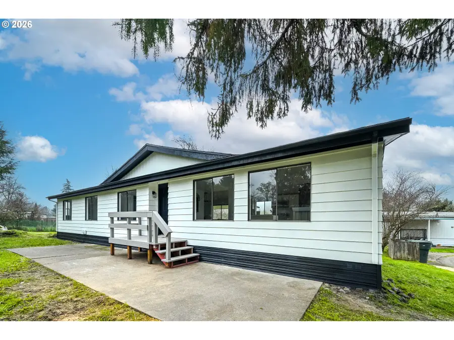 102 Molalla Ct, Roseburg, OR 97470 - Image #3