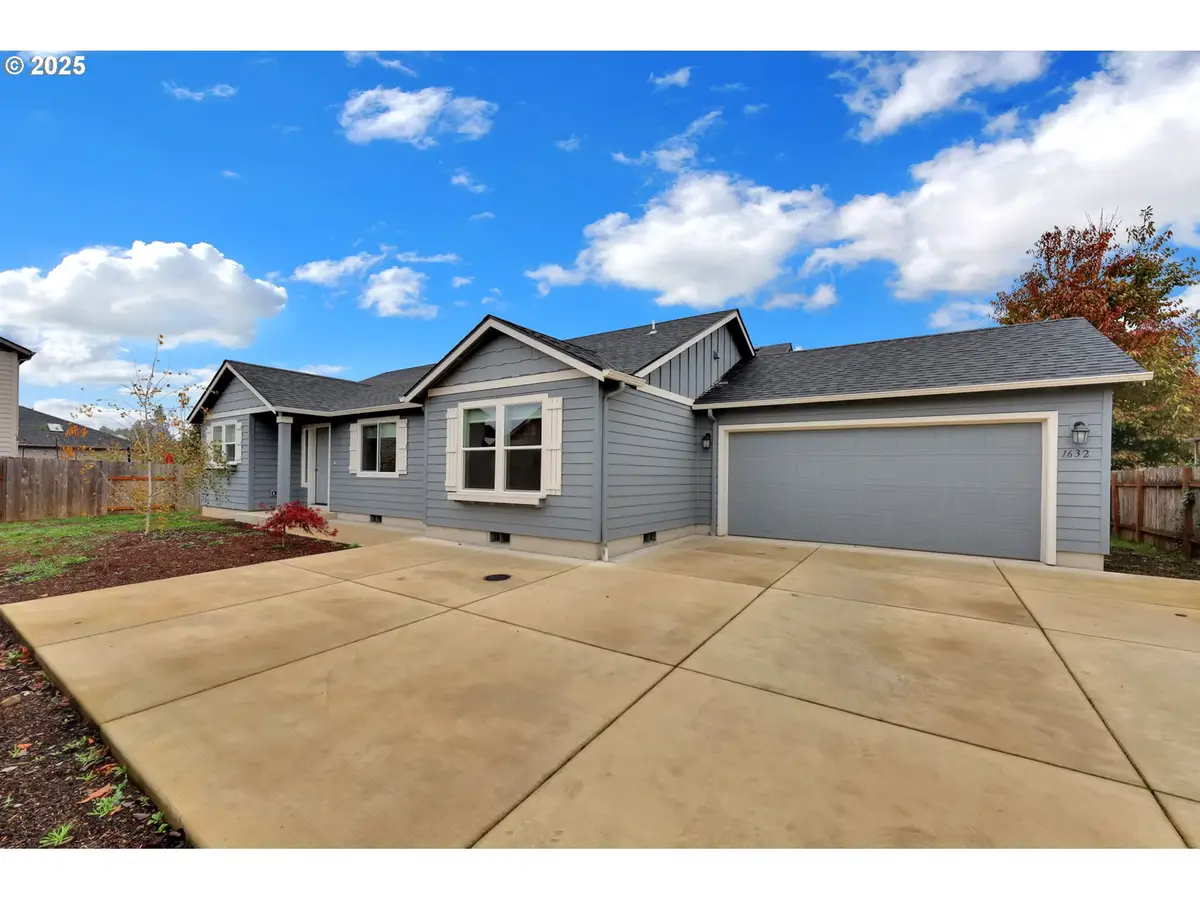 1632 Dotie Dr, Springfield, OR 97477 - Image #1