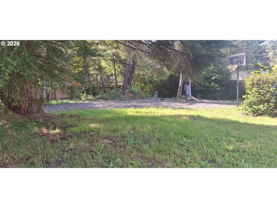 5425 Bay Berry Dr, Florence, OR 97439 - #3