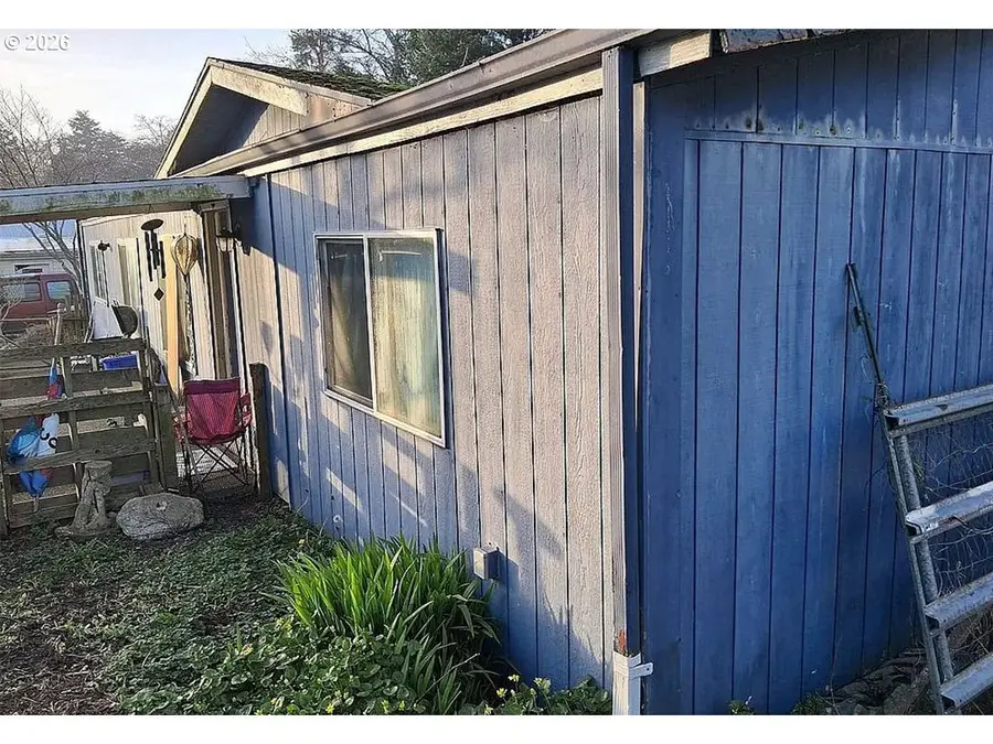 1040 Charlotte Ct, Rockaway Beach, OR 97136 - #2