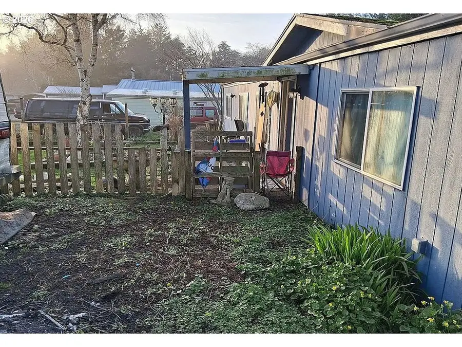 1040 Charlotte Ct, Rockaway Beach, OR 97136 - #3