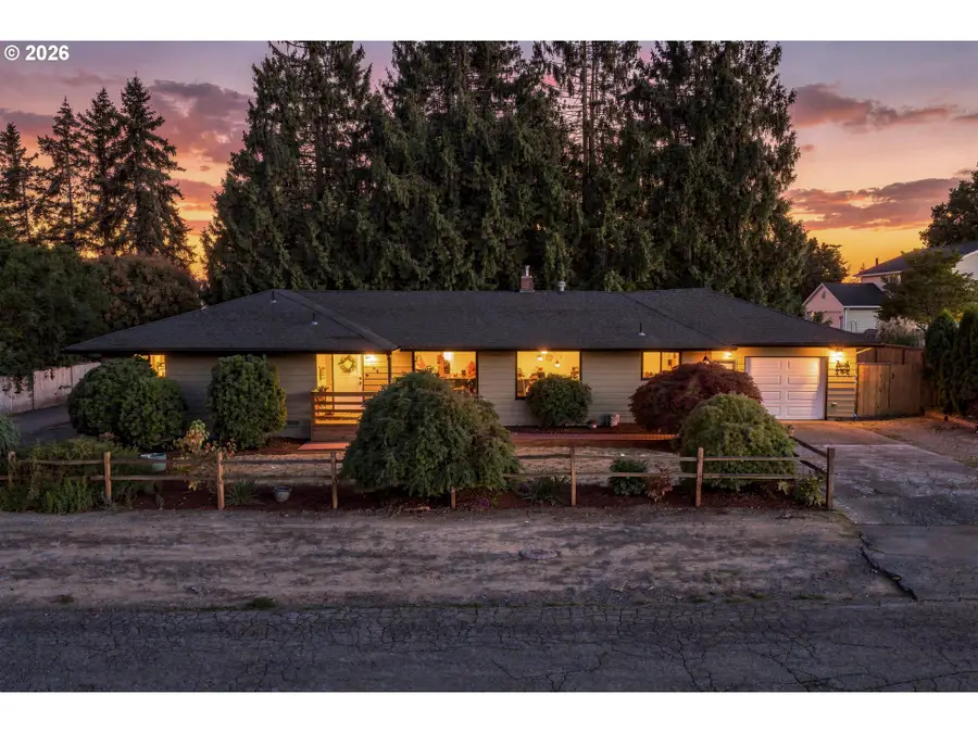 954 Laurel Ln, Oregon City, OR 97045 - #2