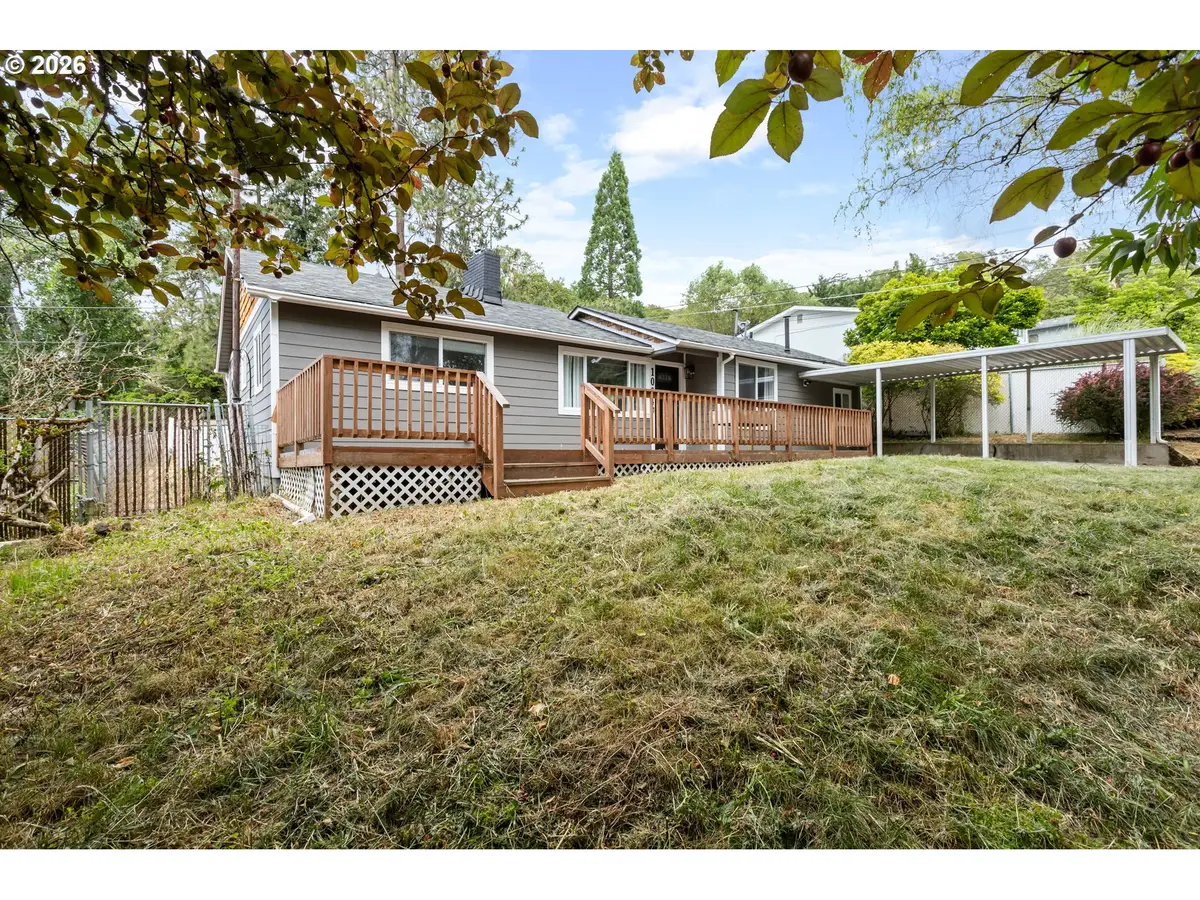 1064 NE Knoll Ave, Roseburg, OR 97470 - #1