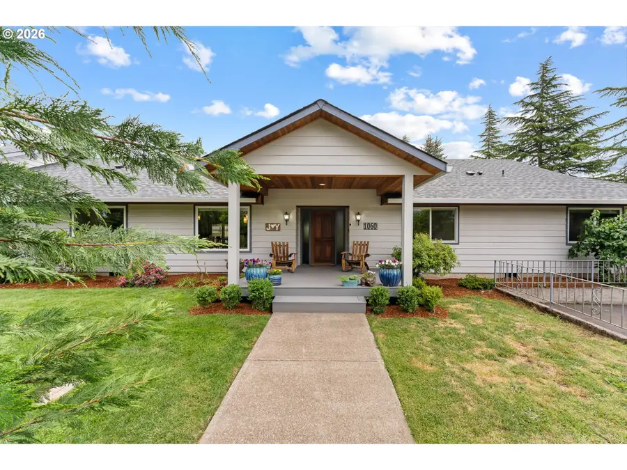 1060 S Park St, Carlton, OR 97111 - #2