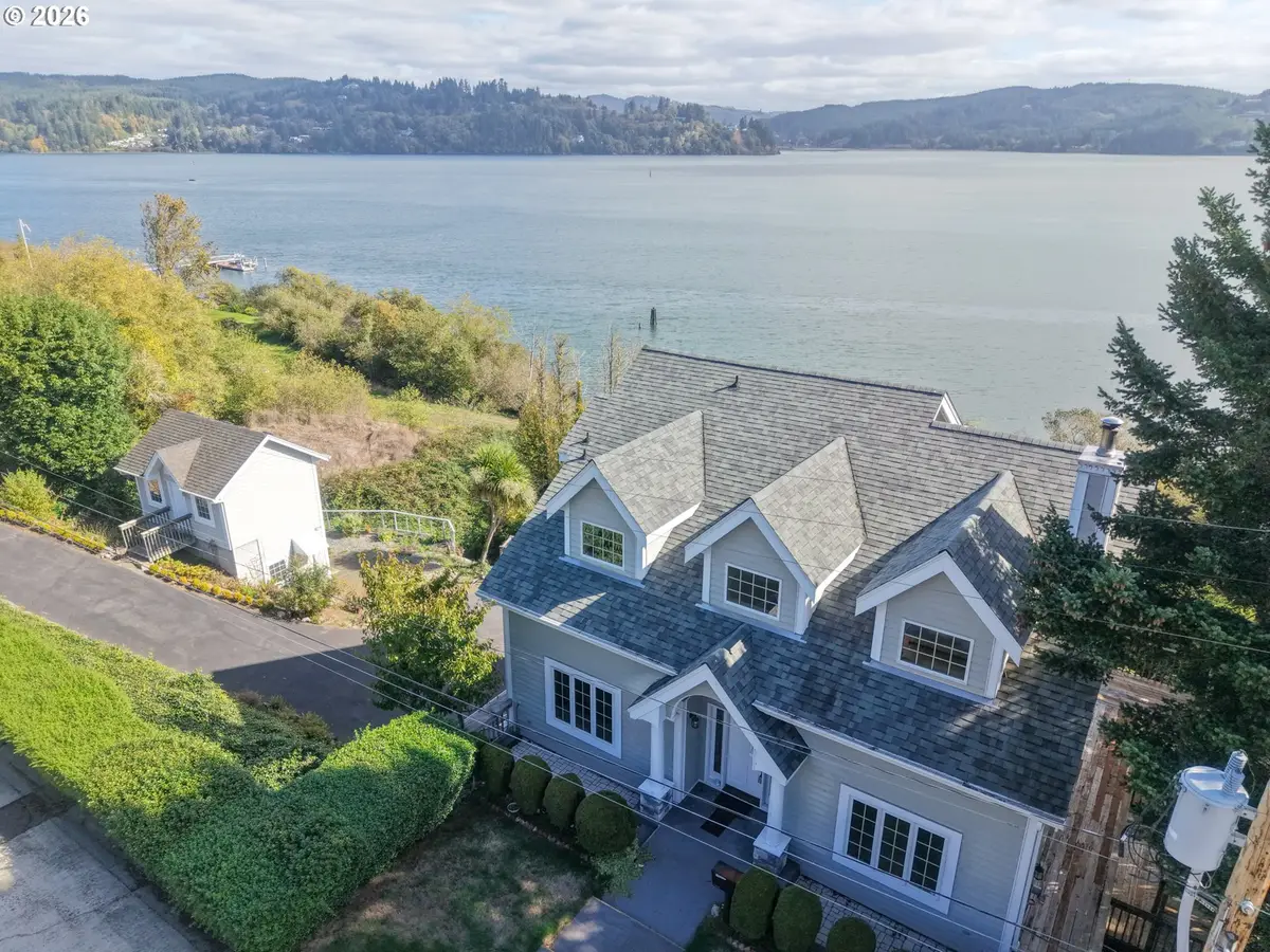 1368 Bayview St, North Bend, OR 97459 - #1